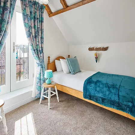 Nyaraló Host & - The Snug