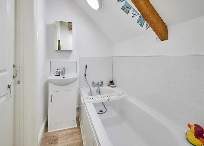 Host & - The Snug Holiday home
