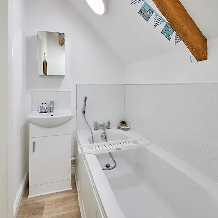 Host & - The Snug בית נופש