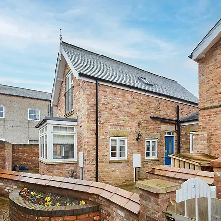 Host & - The Snug Holiday home *